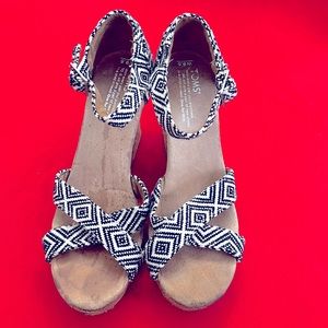Toms 💙❤️💙❤️wedge heel black diamond design 9.5 💙❤️